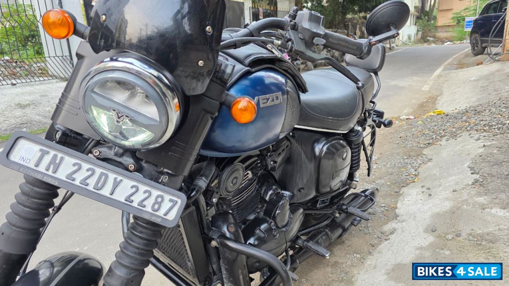 Yezdi Roadster