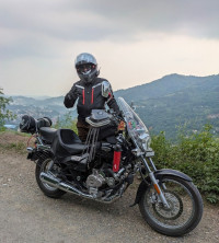 Black Bajaj Avenger Cruise 220 BS6