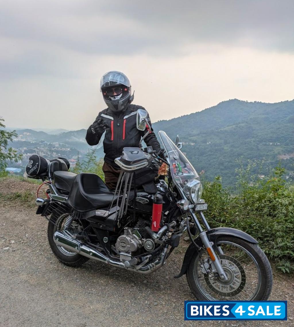Black Bajaj Avenger Cruise 220 BS6
