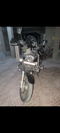 Black Bajaj Avenger Cruise 220 BS6
