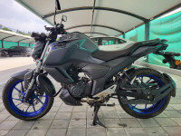 Metallic Grey Yamaha FZS-FI Deluxe