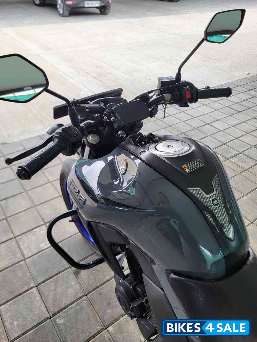 Metallic Grey Yamaha FZS-FI Deluxe