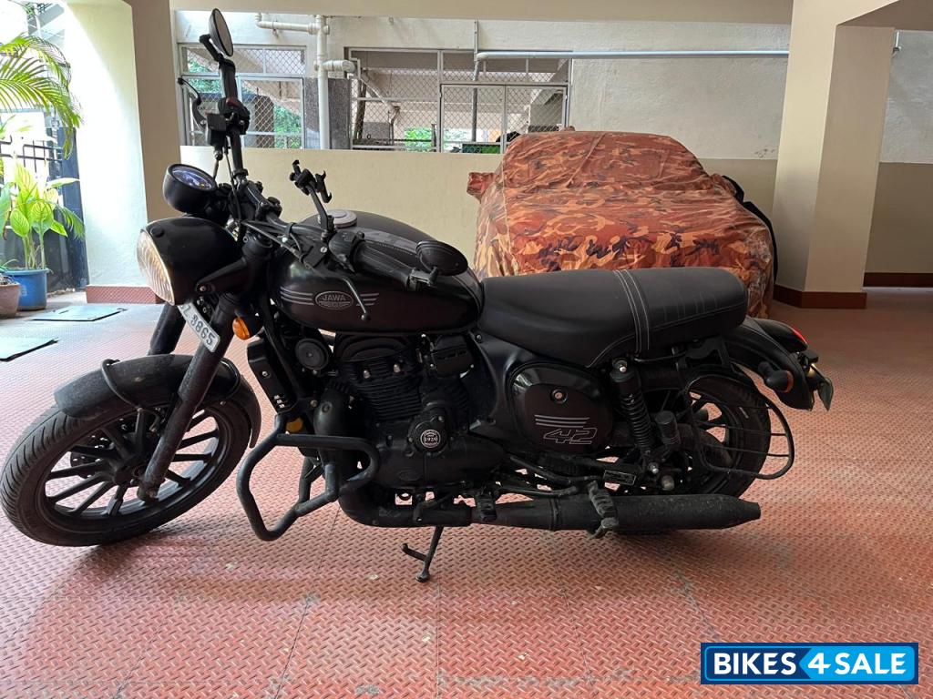 Jawa 42 Dual Channel ABS AllStar Black