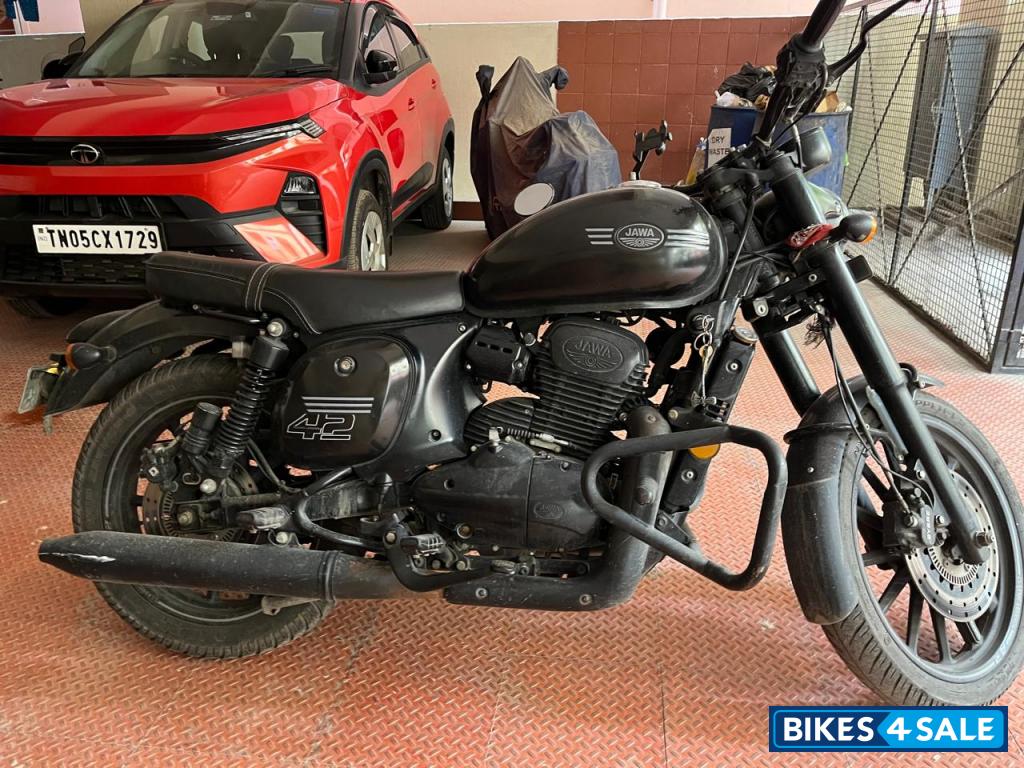Jawa 42 Dual Channel ABS AllStar Black
