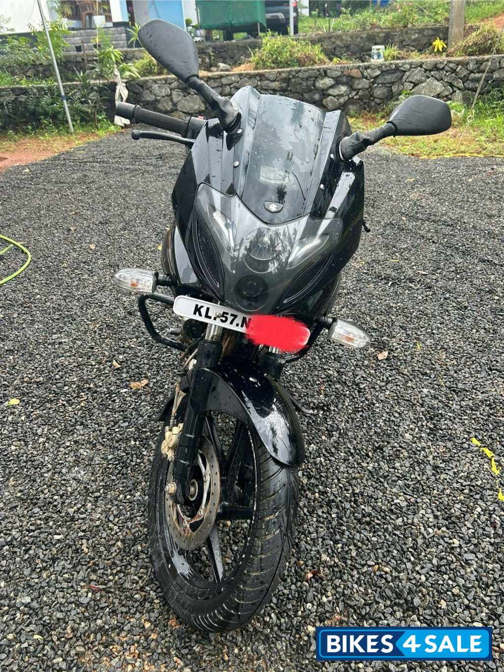 Black Bajaj Pulsar 220 DTSi