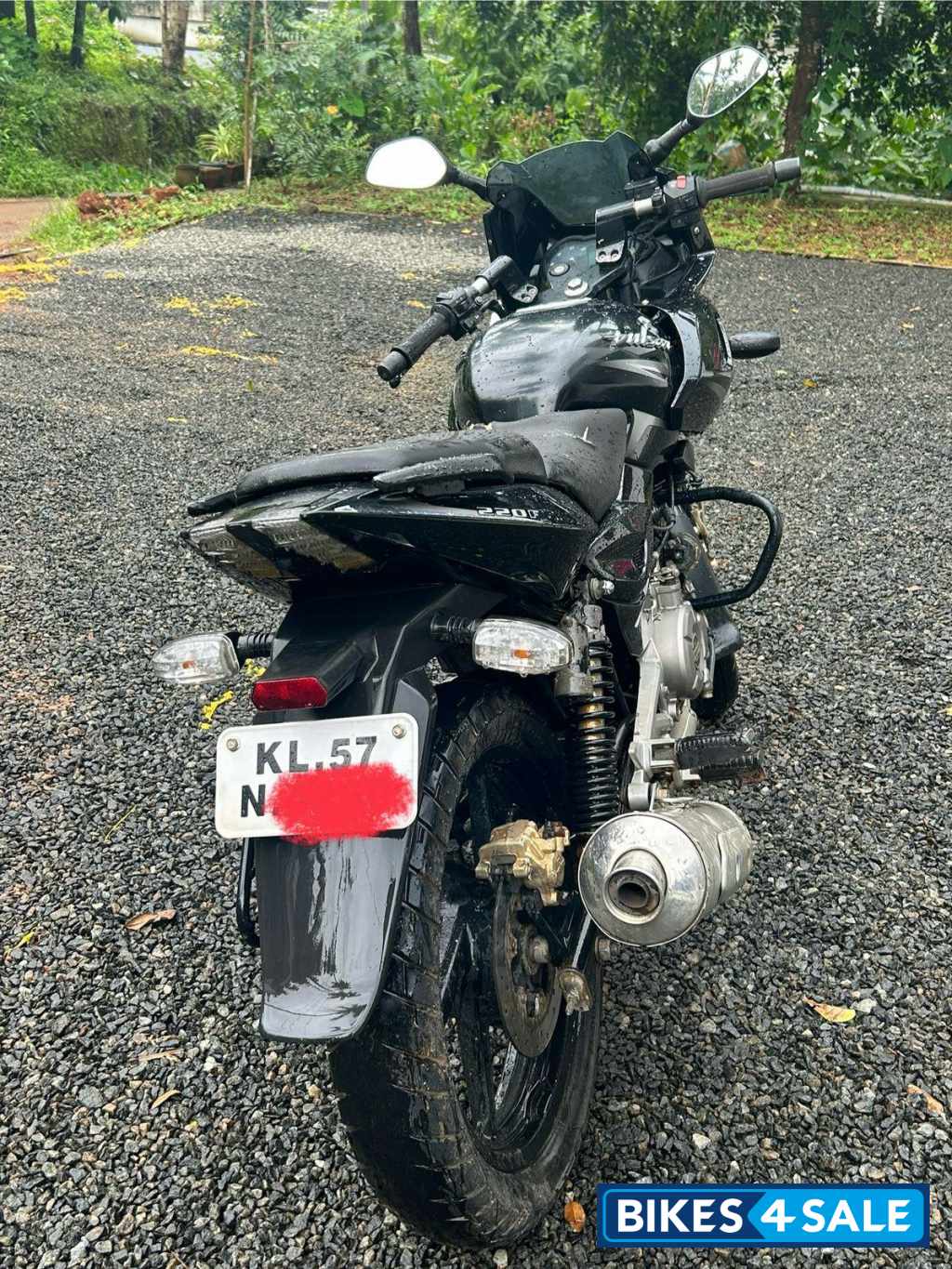 Black Bajaj Pulsar 220 DTSi