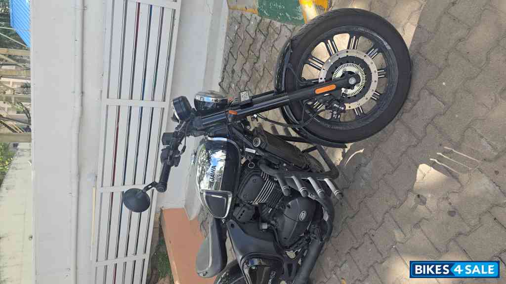Jawa 42 Bobber Black Mirror