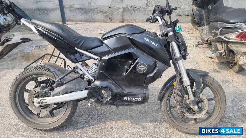 Revolt RV 400