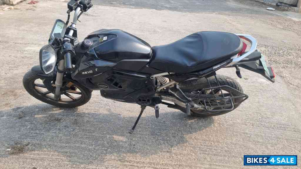 Revolt RV 400