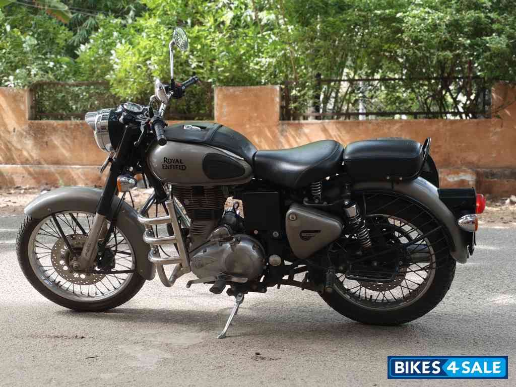 Gunmetal Grey Royal Enfield Classic Gunmetal Grey
