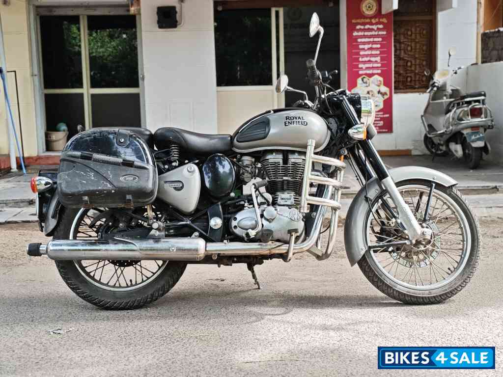 Gunmetal Grey Royal Enfield Classic Gunmetal Grey