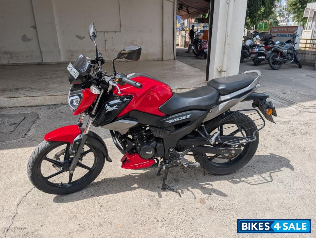 Red TVS Raider Split Seat