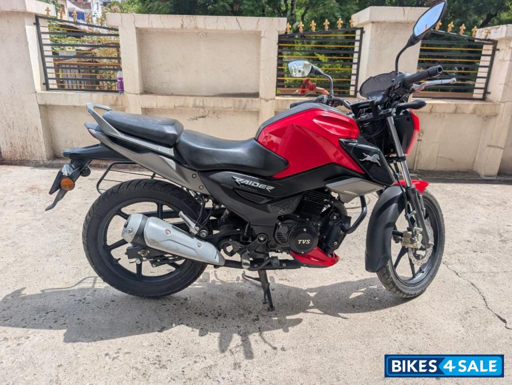 Red TVS Raider Split Seat