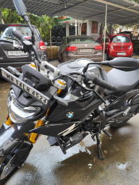 Black BMW G 310 R