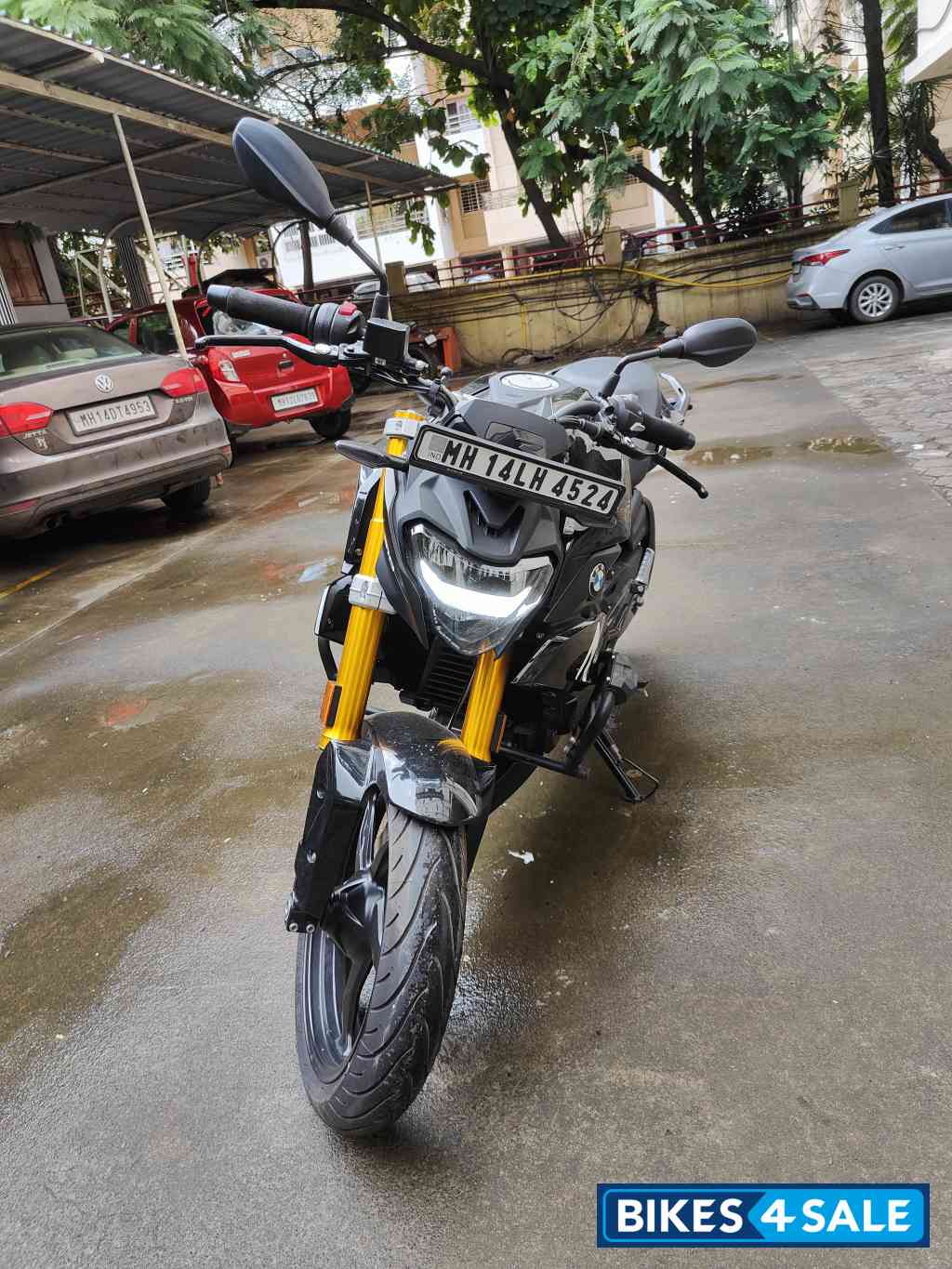 Black BMW G 310 R