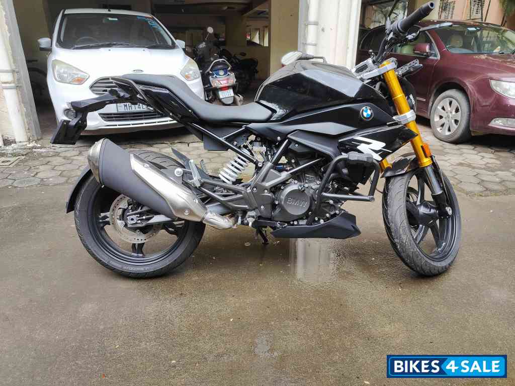 Black BMW G 310 R