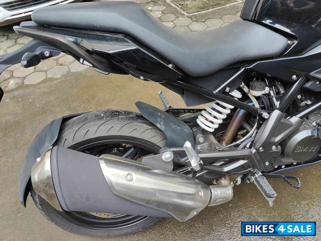 Black BMW G 310 R