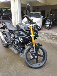 Black BMW G 310 R