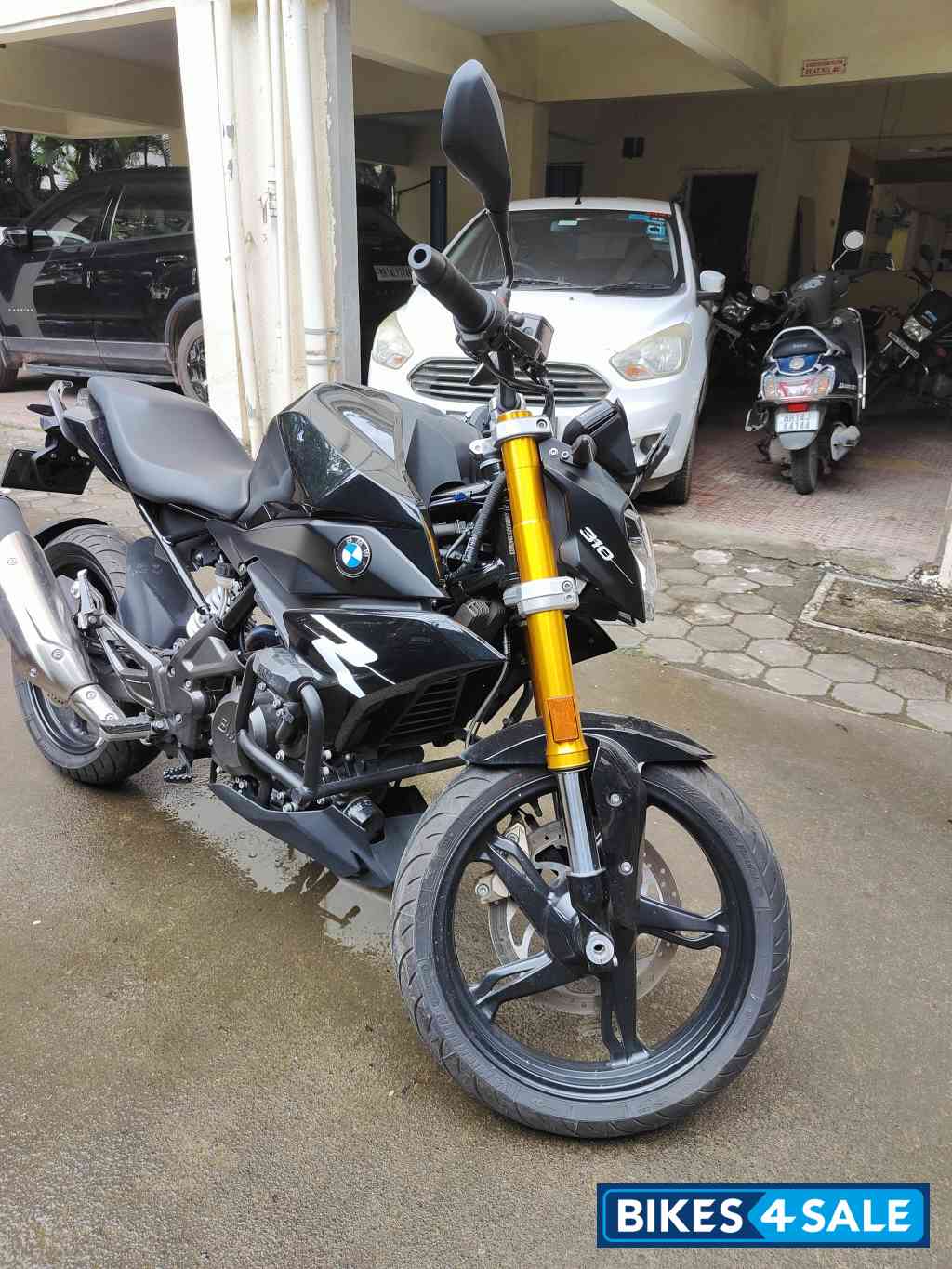 Black BMW G 310 R