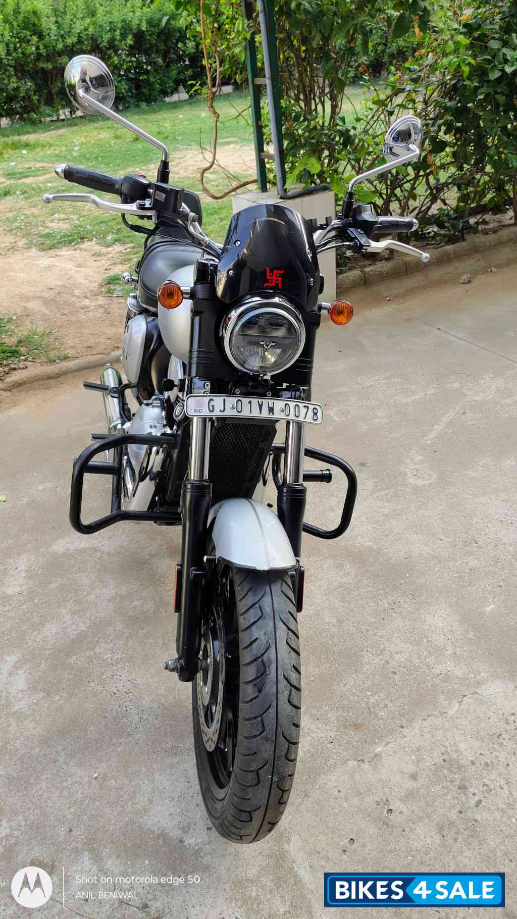 Silver Yezdi Roadster Chrome Silver Yezdi Roadster Chrome