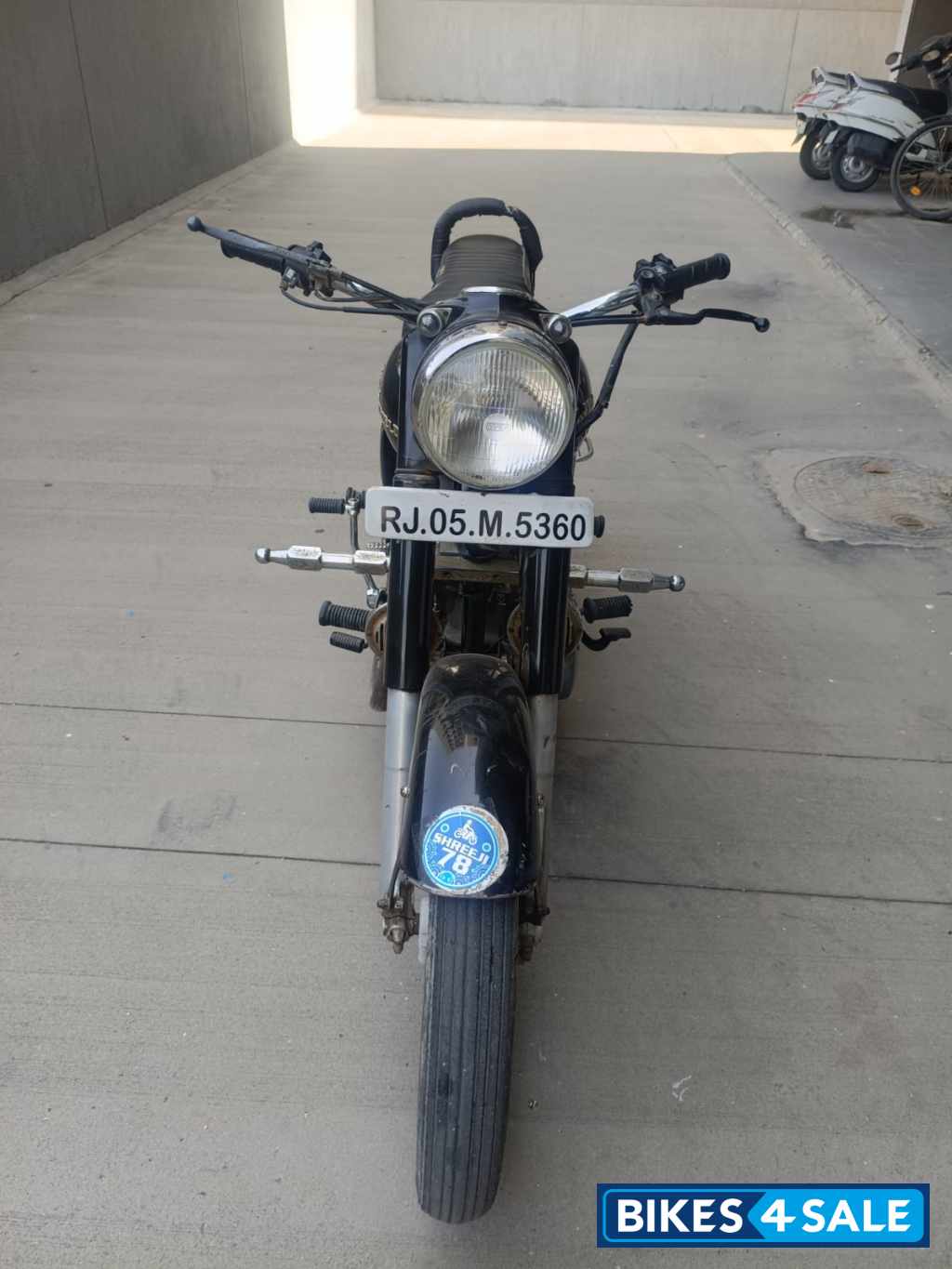 Black Royal Enfield Bullet 350