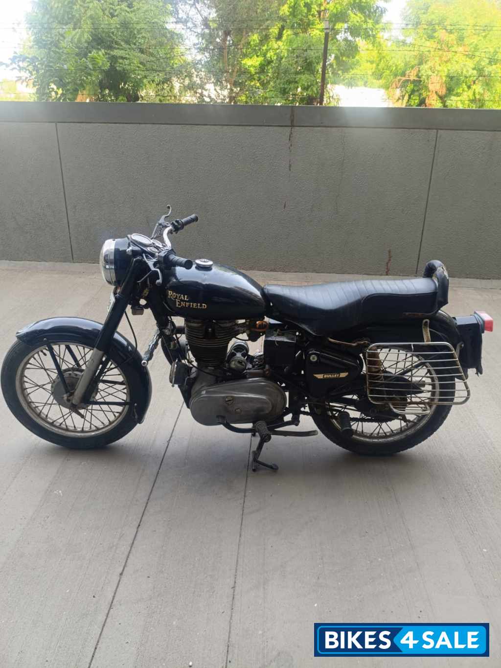 Black Royal Enfield Bullet 350