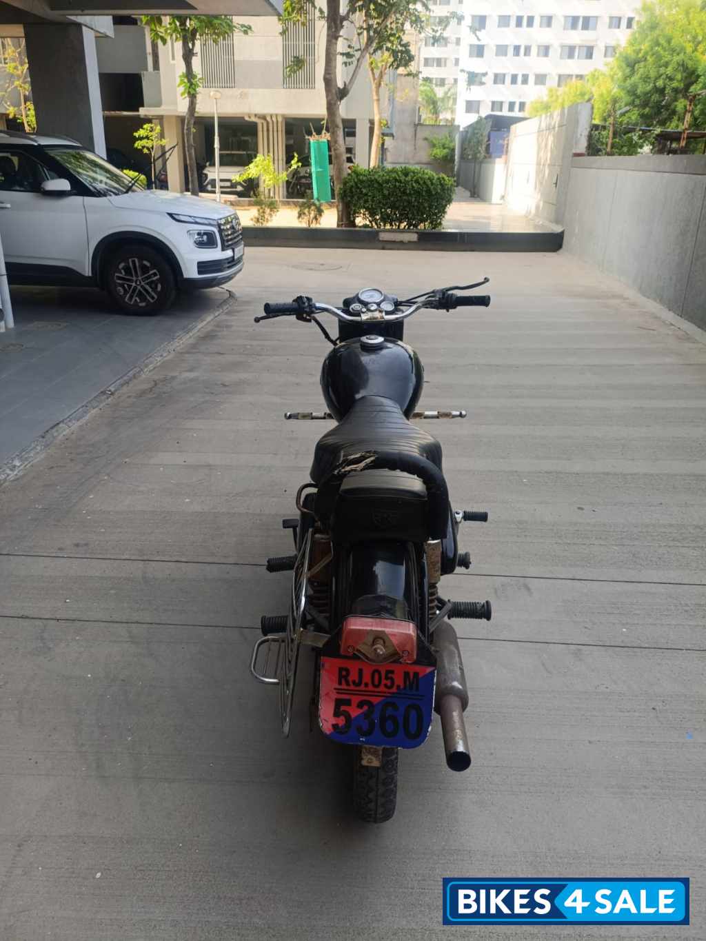 Black Royal Enfield Bullet 350