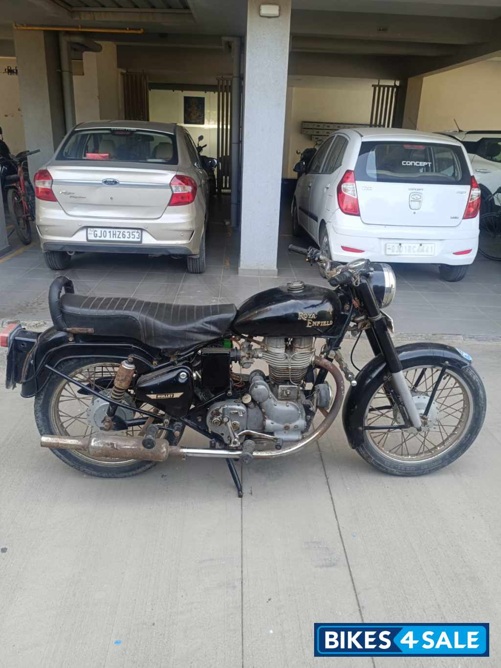 Black Royal Enfield Bullet 350