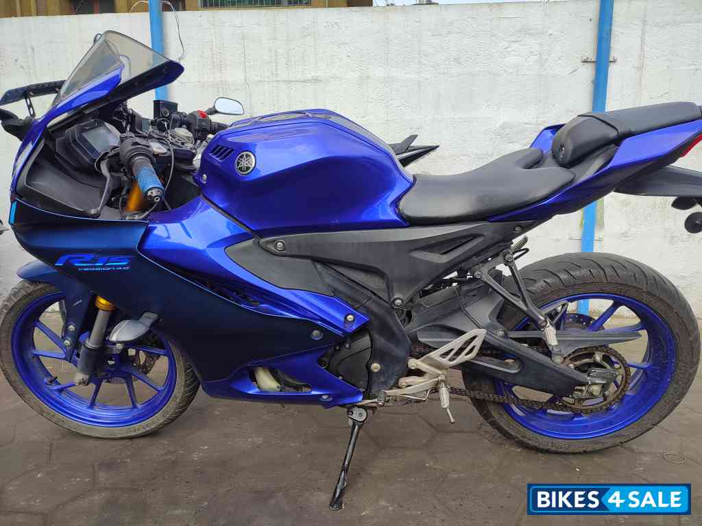 Yamaha R15 V4