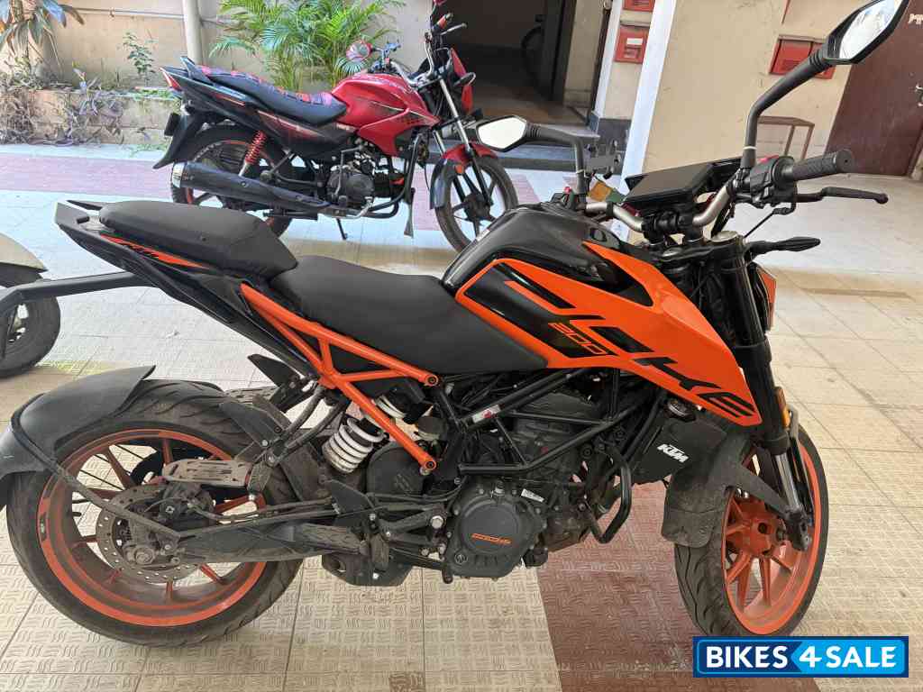 Electronic Orange KTM Duke 200 ABS Electronic Orange KTM Duke 200 ABS