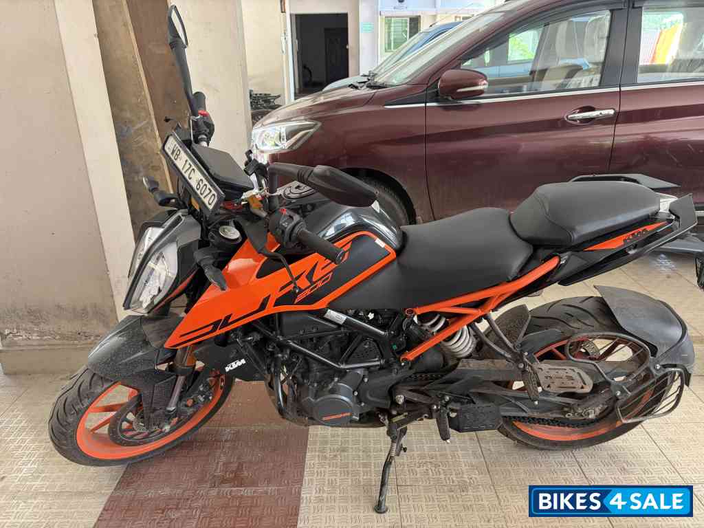 Electronic Orange KTM Duke 200 ABS Electronic Orange KTM Duke 200 ABS