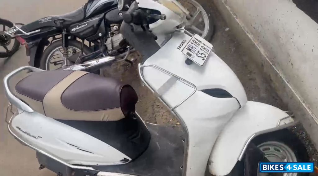 White Honda Activa 3G