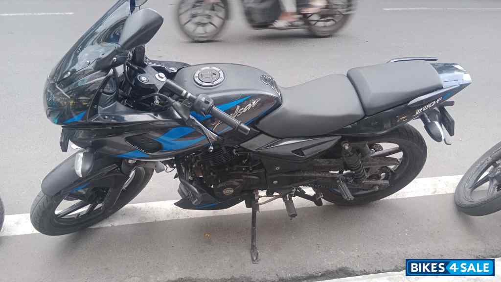 Bajaj Pulsar 220 DTSFi