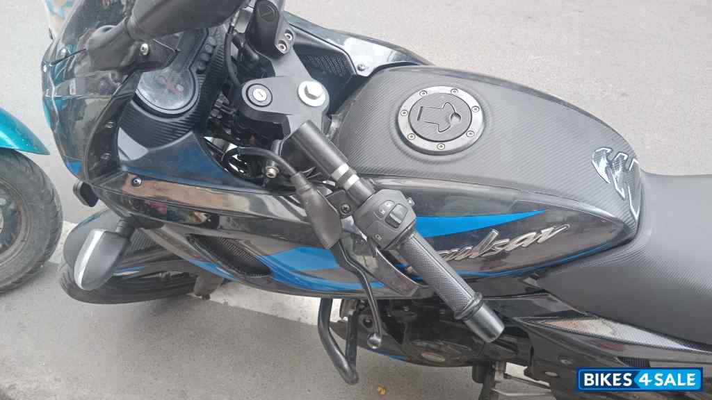 Bajaj Pulsar 220 DTSFi