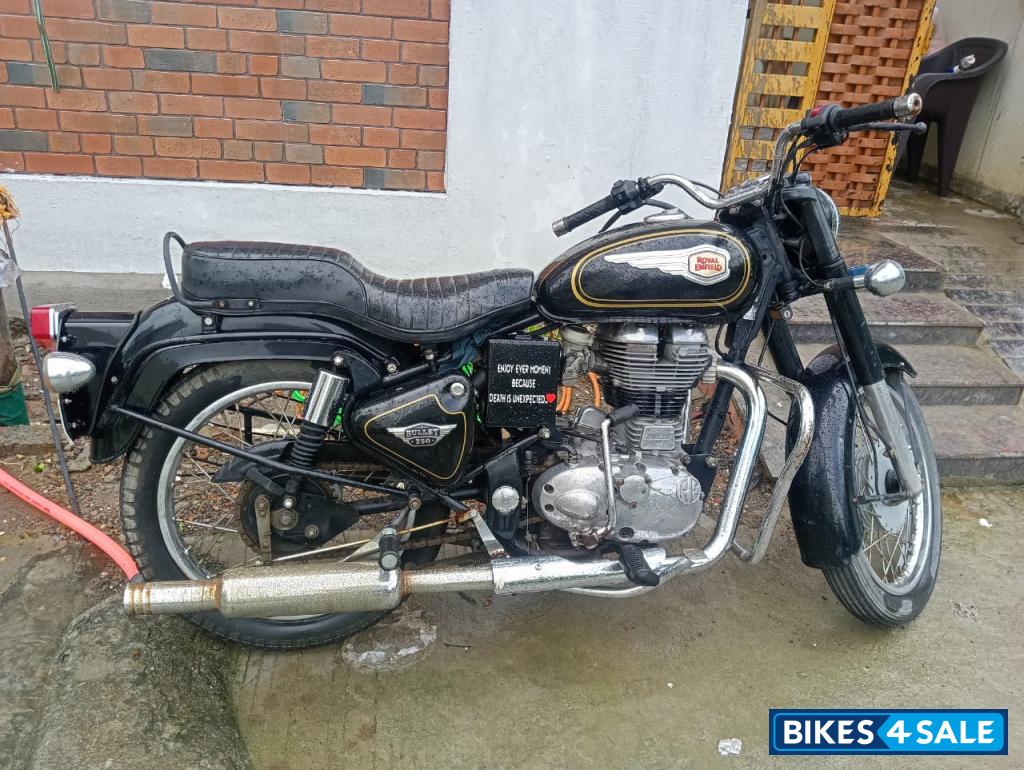 Black Royal Enfield Bullet Standard 350