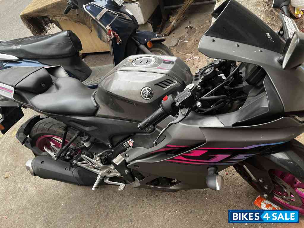 Metallic Grey Yamaha R15 V4