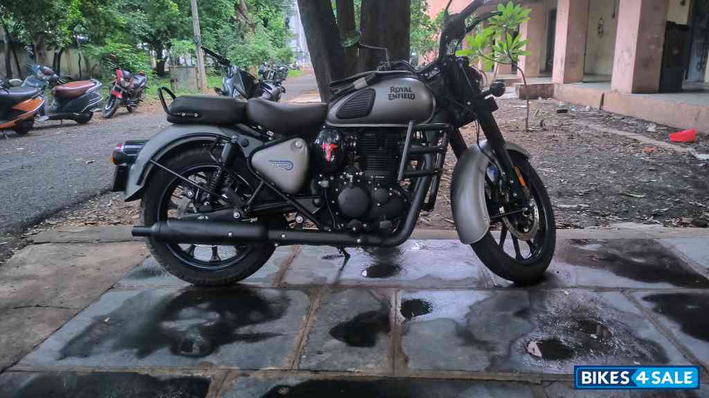 Gun Metal Grey Royal Enfield Classic Gunmetal Grey