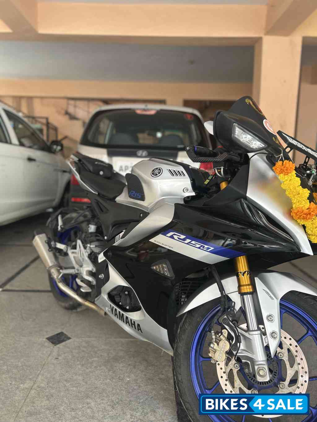Silver And Black Yamaha R15M Silver And Black Yamaha R15M