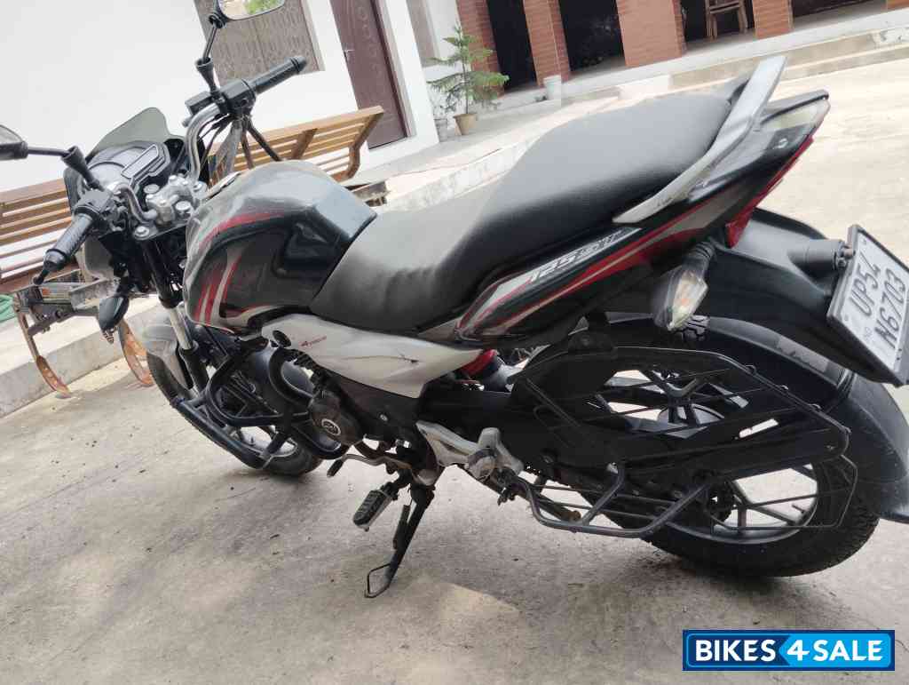 Red Black Bajaj Discover 125 ST Red Black Bajaj Discover 125 ST