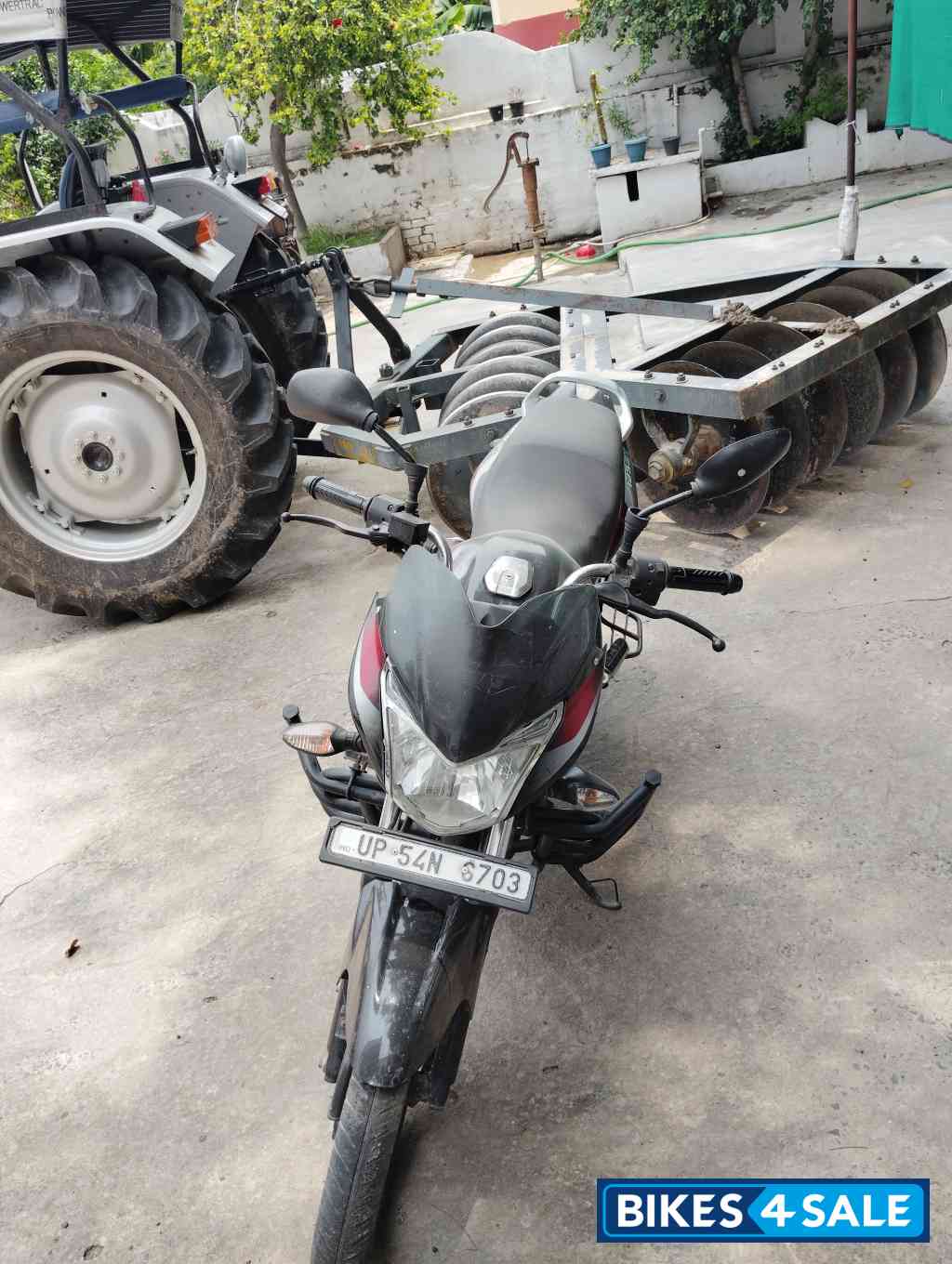 Red Black Bajaj Discover 125 ST Red Black Bajaj Discover 125 ST
