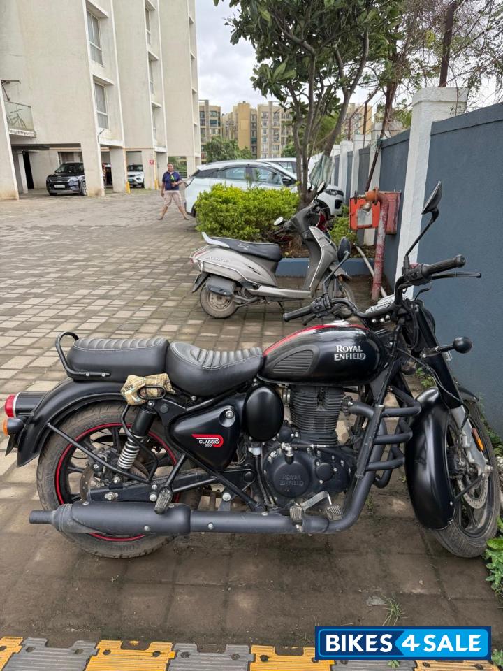 Black Royal Enfield Classic 350 Black Royal Enfield Classic 350