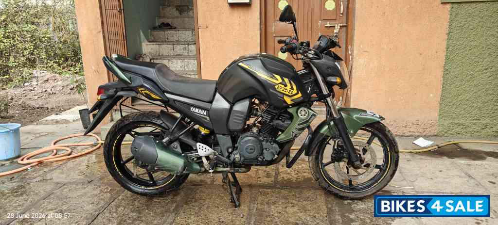 Mat Green Yamaha FZ-S