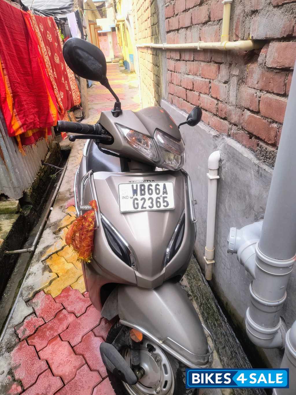Off-white Honda Activa 5G