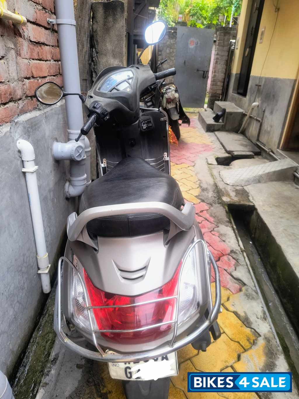 Off-white Honda Activa 5G Off-white Honda Activa 5G