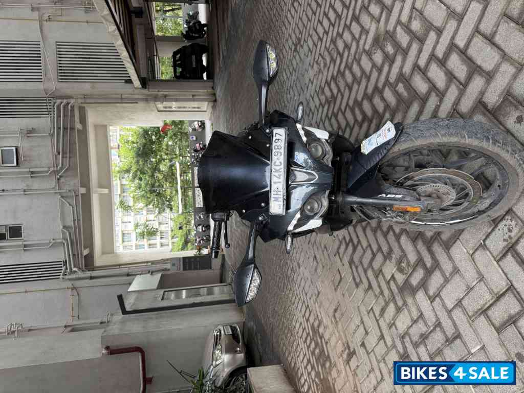 Black Bajaj Pulsar RS 200 Black Bajaj Pulsar RS 200