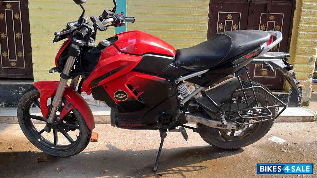 Revolt RV 400