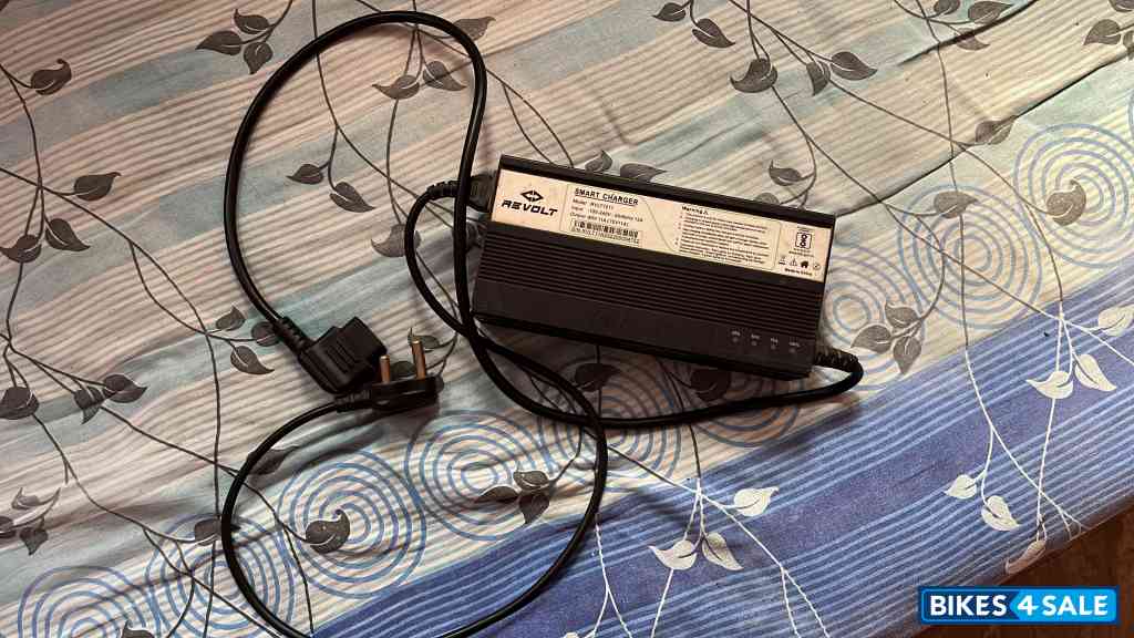 Revolt RV 400