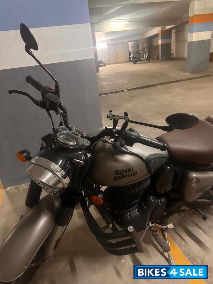 Gunmetal Grey Royal Enfield Classic 350 BS VI Gunmetal Grey Royal Enfield Classic 350 BS VI