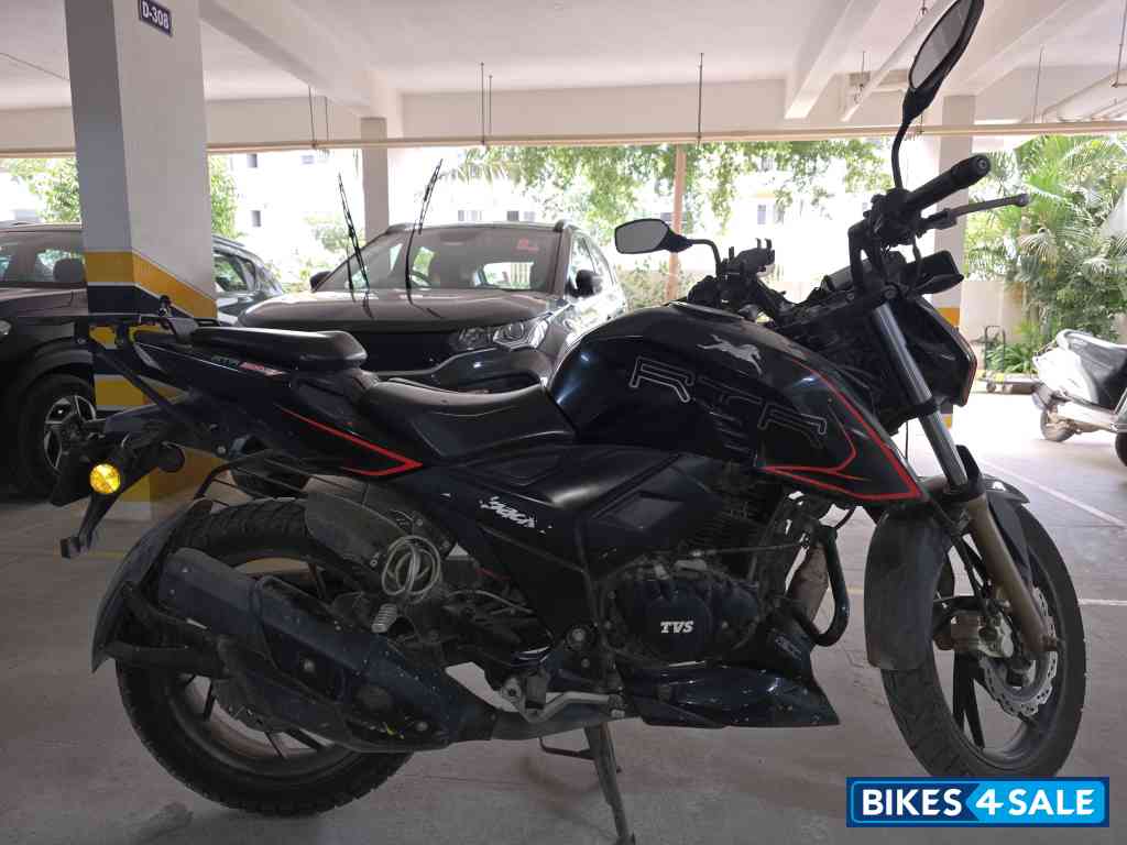Black TVS Apache RTR 200 4V 2020