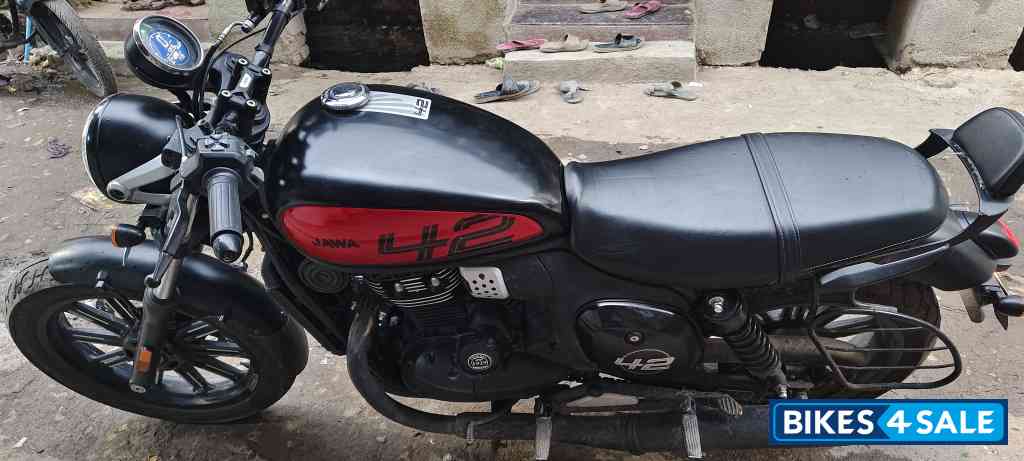 Black And Red Jawa 42 FJ